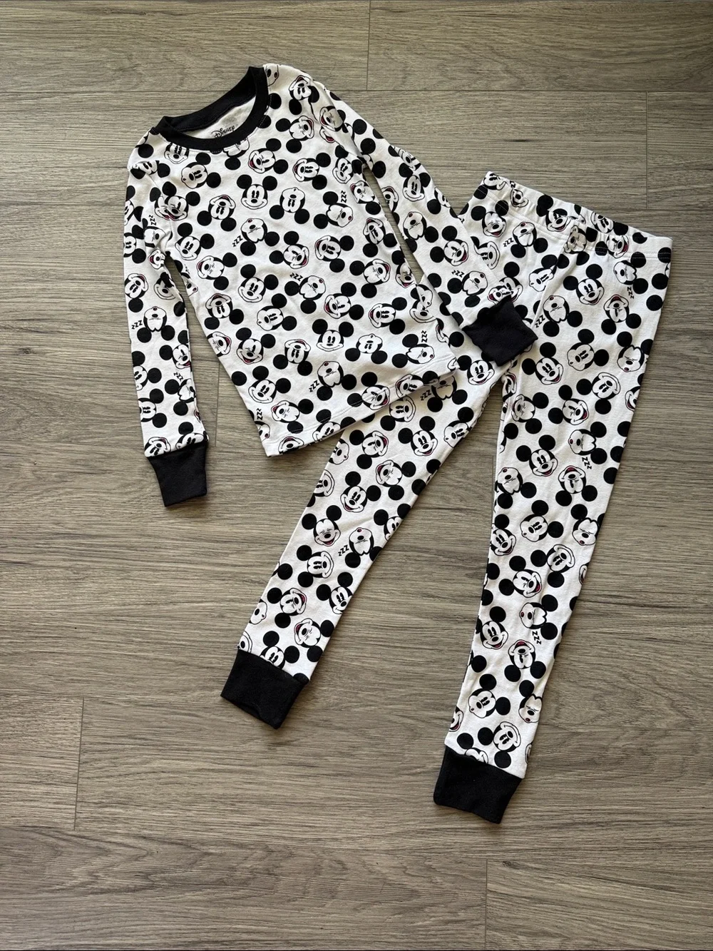 Disney White & Black Mickey Mouse Kids Pajama Set Size 6/7